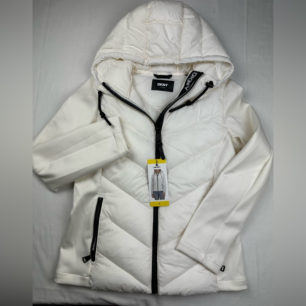 DKNY Women's White Hooded puffer Jacket NEW size Small